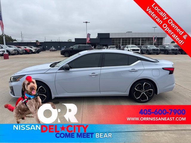 Used 2023 Nissan Altima 2.5 SR w/ SR Premium Package FWD image 2
