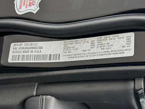 Used 2025 Jeep Grand Cherokee Altitude image 12