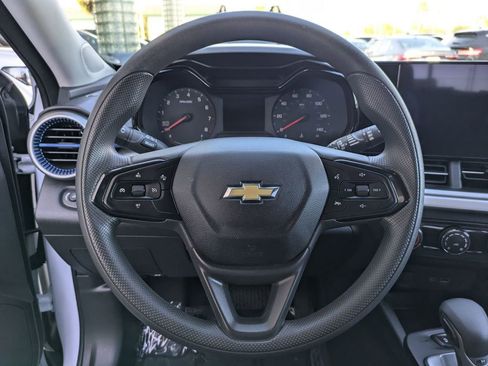 Used 2025 Chevrolet Trax LS image 21