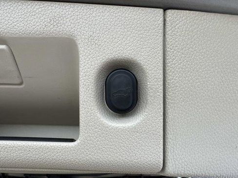 Used 2019 Cadillac Escalade Luxury AWD/4WD image 16