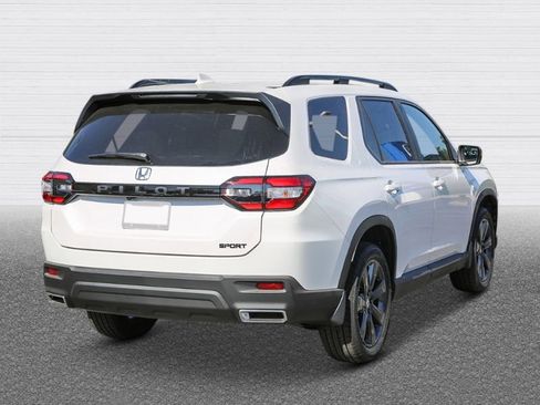 New 2025 Honda Pilot Sport image 4