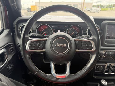 Used 2020 Jeep Wrangler Unlimited Sahara w/ Dual Top Group AWD/4WD image 15