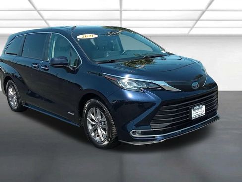 Used 2021 Toyota Sienna XLE AWD/4WD image 1