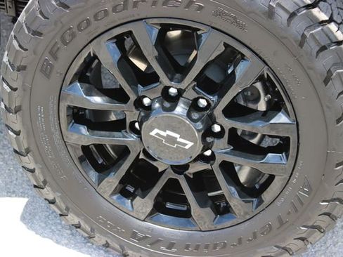 Used 2025 Chevrolet Silverado 2500 LT w/ Trail Boss Package AWD/4WD image 16