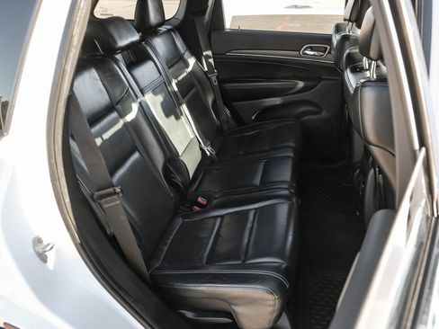 Used 2015 Jeep Grand Cherokee Limited w/ Luxury Group II image 32