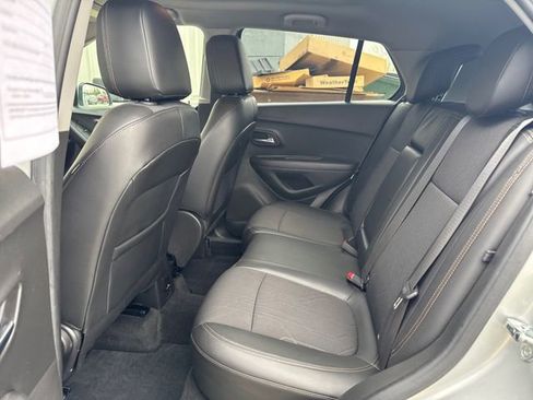 Used 2019 Chevrolet Trax LT w/ LT Convenience Package FWD image 10