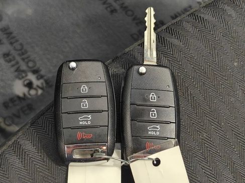 Used 2016 Kia Forte LX FWD image 11