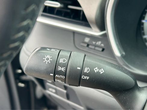 Used 2021 Toyota Highlander XLE AWD/4WD image 29