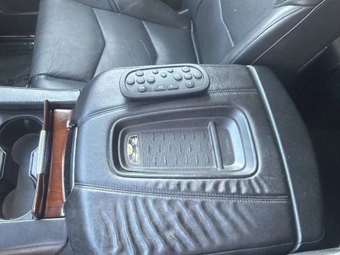 Used 2015 Cadillac Escalade Luxury image 28