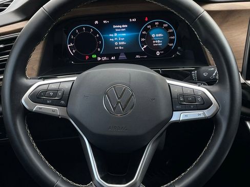 Used 2025 Volkswagen Atlas SE FWD image 12