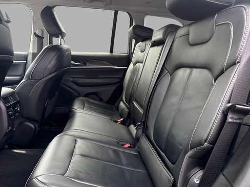 Used 2023 Jeep Grand Cherokee Limited AWD/4WD image 21