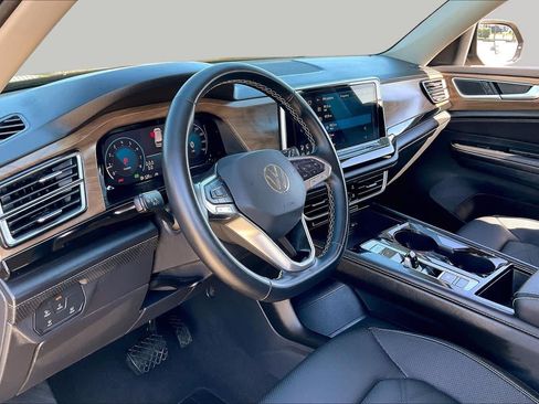 Used 2025 Volkswagen Atlas SE FWD image 15