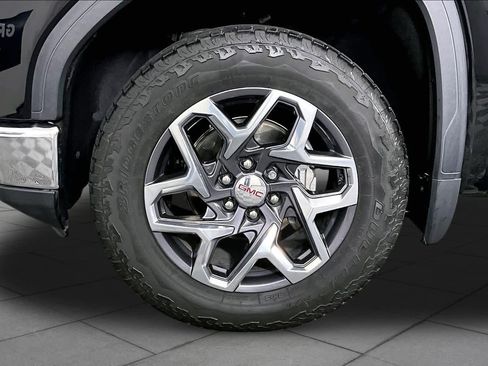 Used 2022 GMC Sierra 1500 SLT w/ SLT Convenience Package AWD/4WD image 11