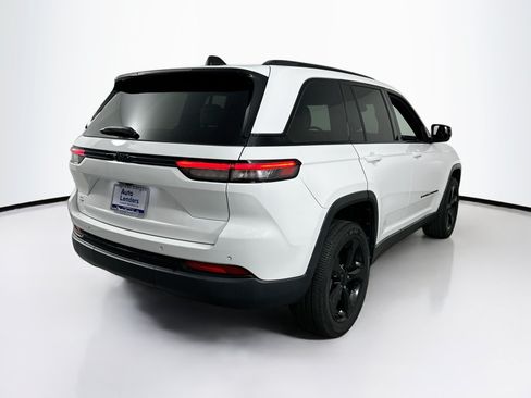 Used 2023 Jeep Grand Cherokee Altitude RWD image 5