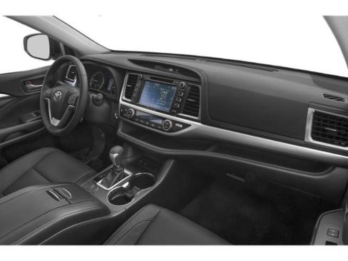 Used 2019 Toyota Highlander XLE FWD image 16