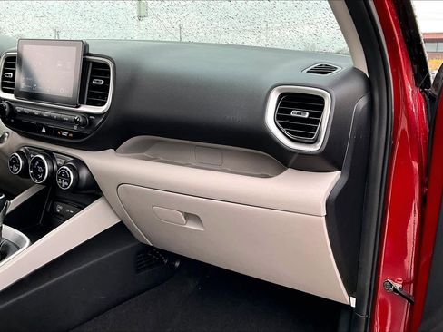 Certified 2024 Hyundai Venue SEL image 17