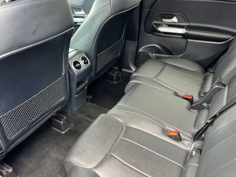 Used 2022 Mercedes-Benz GLB 250 image 4