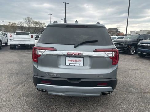 Used 2023 GMC Acadia SLT AWD/4WD image 4