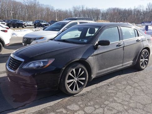 Used 2013 Chrysler 200 Limited image 1