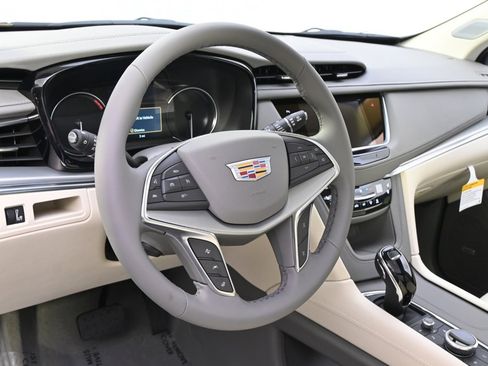 New 2025 Cadillac XT5 Premium Luxury w/ LPO, Floor Liner Package image 11