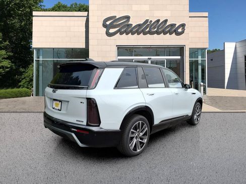 New 2027 Cadillac Vistiq Luxury w/ LPO, Floor Liner Package AWD/4WD image 5