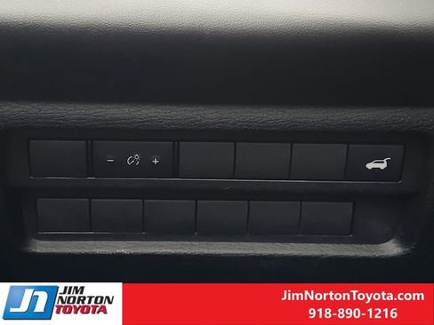 Used 2024 Mitsubishi Outlander SE image 25