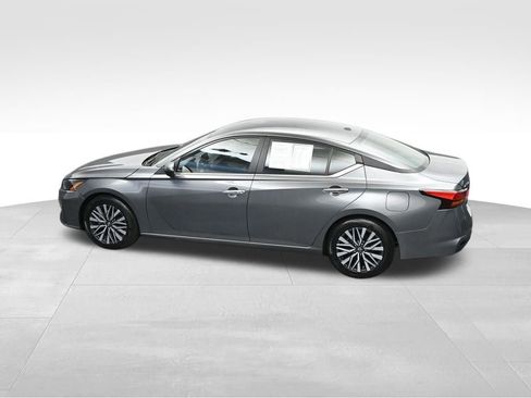 Used 2025 Nissan Altima 2.5 SV FWD image 33