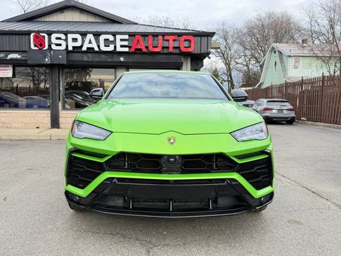 Used 2022 Lamborghini Urus Sport Utility 4D image 2