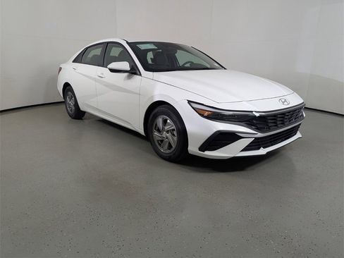 New 2025 Hyundai Elantra SE image 1