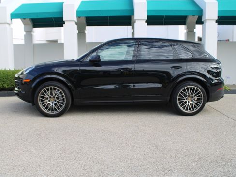 Certified 2023 Porsche Cayenne Platinum Edition image 2