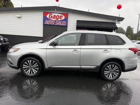 Used 2020 Mitsubishi Outlander SE image 3