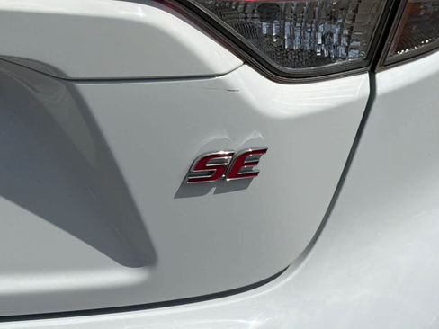 Used 2022 Toyota Corolla SE w/ SE Premium Package FWD image 30