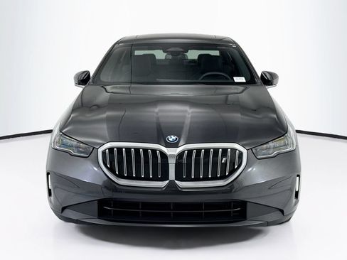 Used 2026 BMW i5 eDrive40 w/ Premium Package RWD image 2