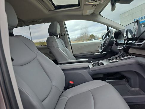 Used 2023 Toyota Sienna XLE image 14