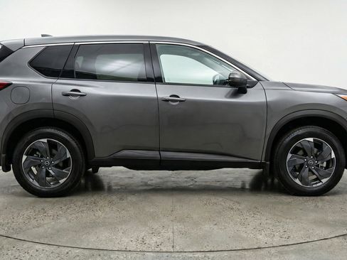 Used 2025 Nissan Rogue SV image 11