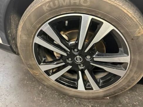 Used 2019 Nissan Kicks SR FWD image 11