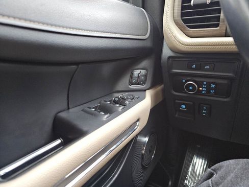 Used 2024 Ford Expedition Limited AWD/4WD image 32
