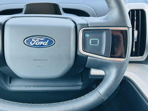 Used 2025 Ford Expedition Active AWD/4WD image 23