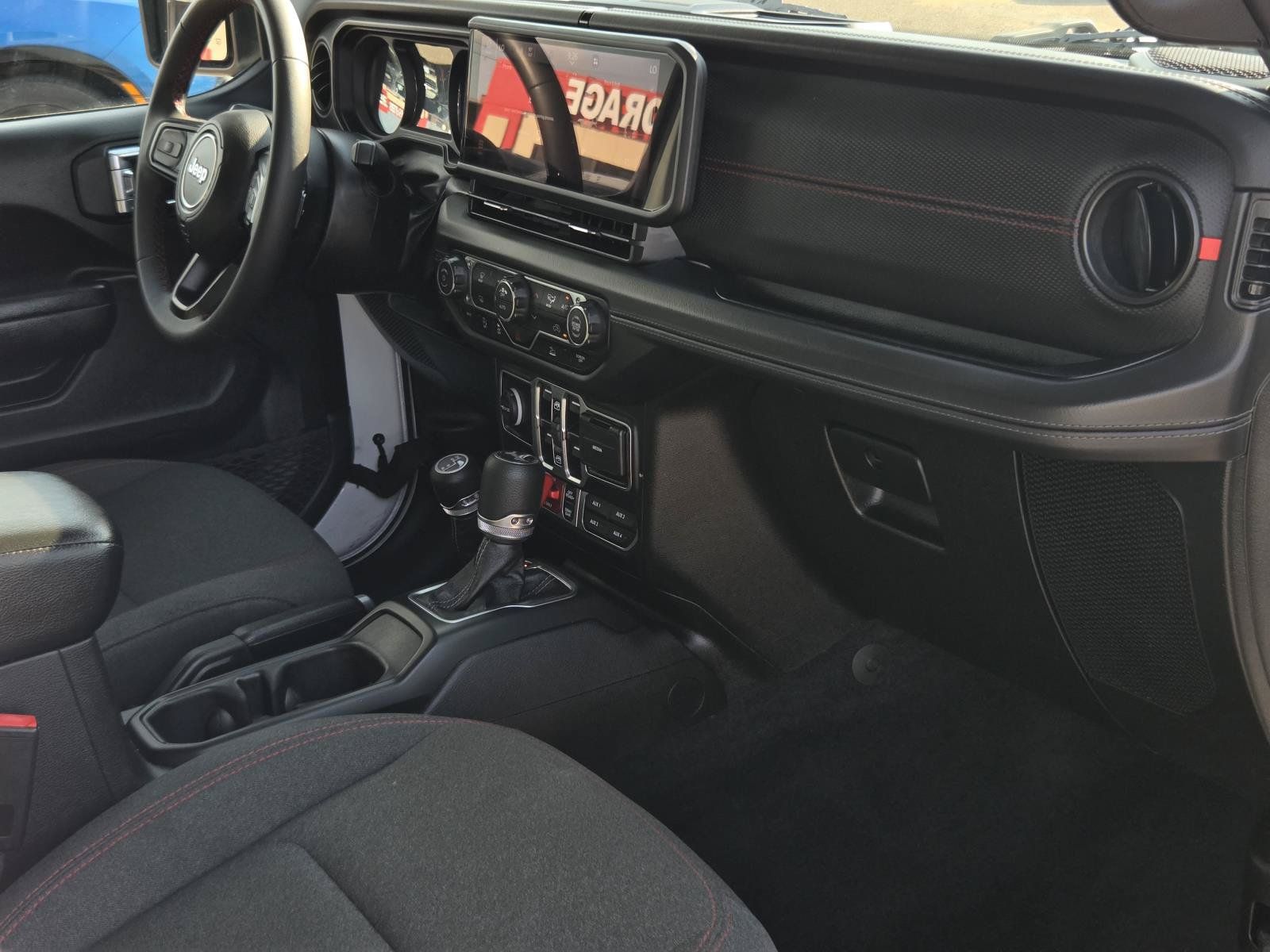 Used 2025 Jeep Wrangler Unlimited Rubicon AWD/4WD image 9