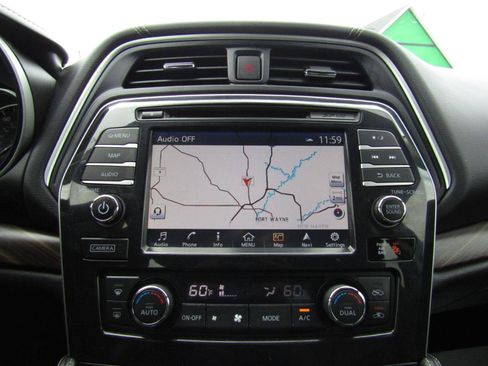 Used 2018 Nissan Maxima Platinum FWD image 17