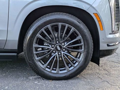 Certified 2025 Cadillac Escalade ESV Sport Platinum AWD/4WD image 10
