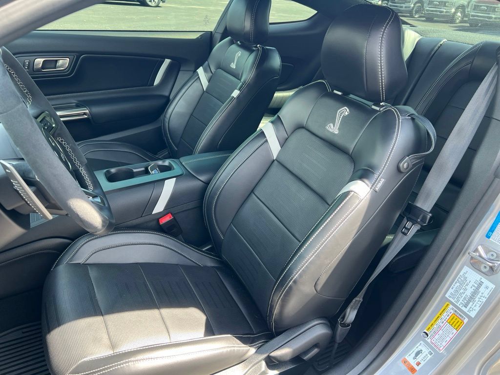 Used 2020 Ford Mustang Shelby GT500 w/ Technology Package RWD image 4