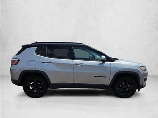 Used 2019 Jeep Compass Latitude FWD video 4