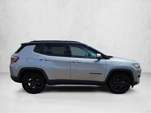 Used 2019 Jeep Compass Latitude FWD image 4