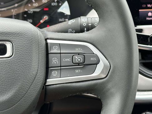 Used 2025 Jeep Compass Limited AWD/4WD image 21