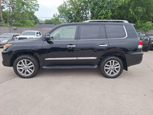 Used 2013 Lexus LX 570 4WD w/ Luxury Pkg image 3