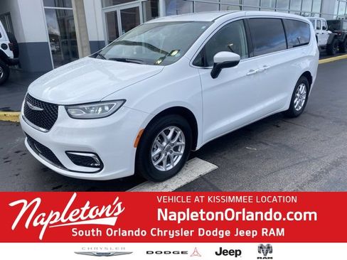 Used 2023 Chrysler Pacifica Touring-L image 1