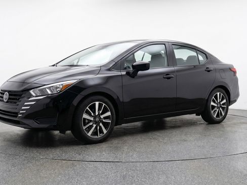 Used 2025 Nissan Versa SV image 3