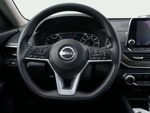 Used 2025 Nissan Altima 2.5 SV FWD image 25