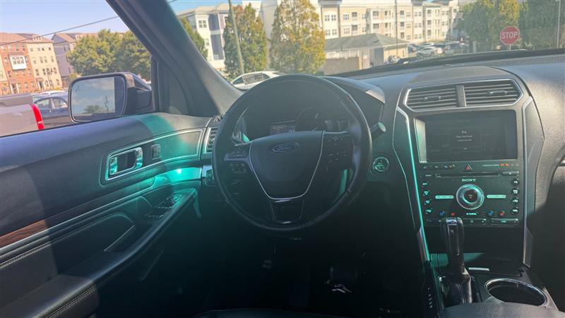 Used 2016 Ford Explorer Limited w/ Equipment Group 301A FWD image 17